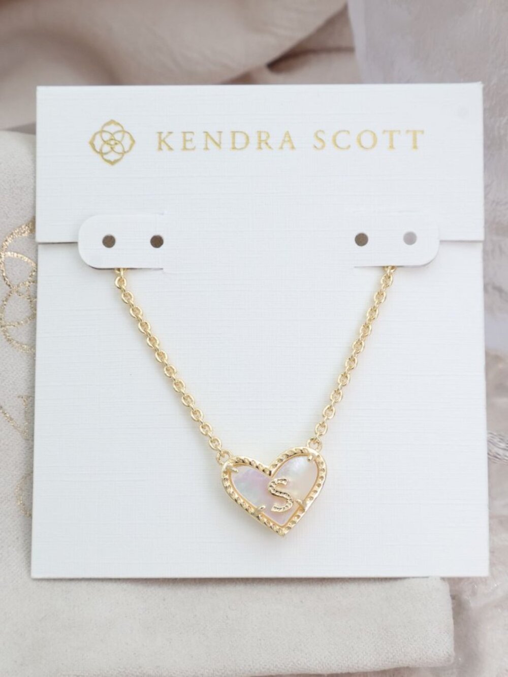 Kendra Scott - Ari Heart Letter S Gold Mother-of-Pearl Necklace - new